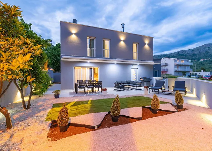 Luxury Villa Entrata